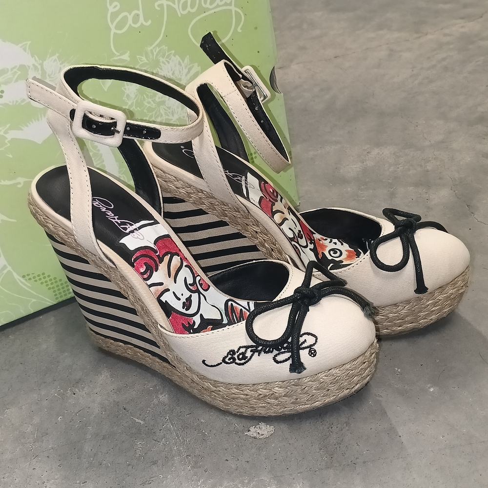 Ed Hardy Women's Cream and Black Graphic Wedges - Picture 2 of 6